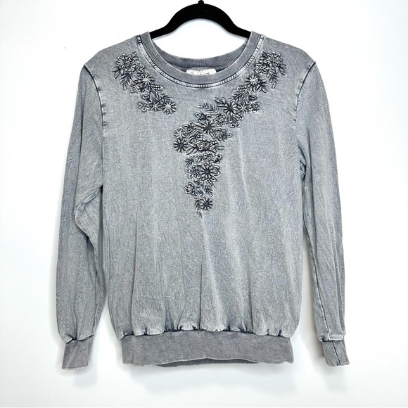 Solitaire Distressed Embroidered Floral Pullover Sweatshirt Juniors Size Large - Picture 1 of 6